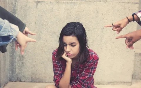 Un post d'Aviscene déclenche une avalanche de témoignages de racisme à l'hôpital