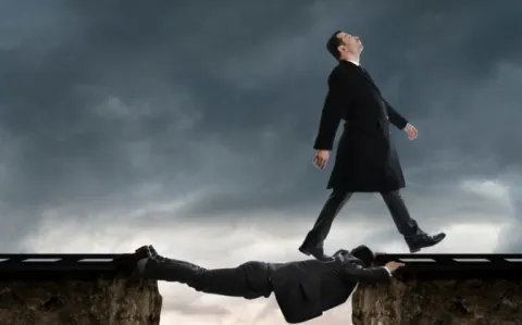 Les médecins contre les pleins pouvoirs donnés aux directeurs d’hôpital 