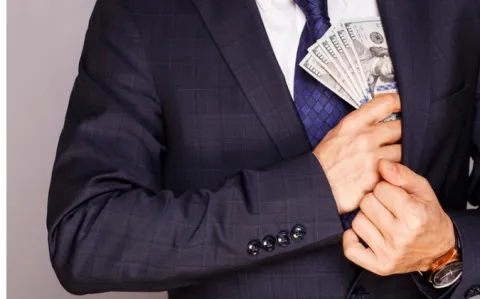 Une médecin soupçonnée d’avoir détourné 100 000 euros