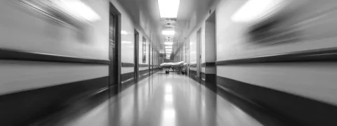 Admise aux urgences sans voir de médecin, une adolescente décède 48 heures après, le CHU de Dijon mis en cause 