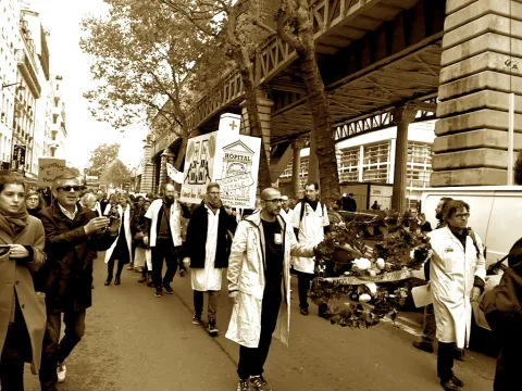 L’intersyndicale hospitalière salue le vote du PLFSS 2020 par une marche funèbre 