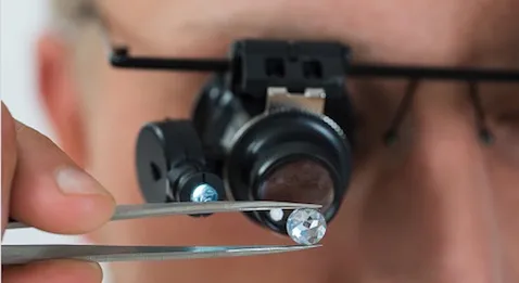 Drôle de métier : vérifier les arrêts de travail des confrères