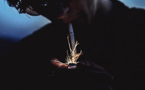 Comment confiner des millions de Français dépendants à l’alcool, au tabac et autres drogues ?