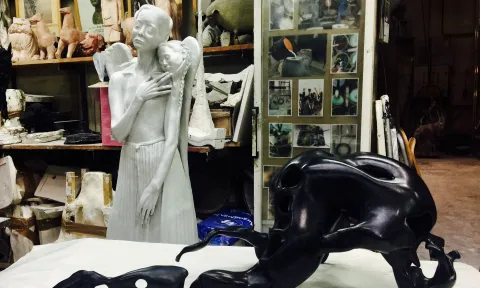 Duong Le Thai, chirurgien et sculpteur