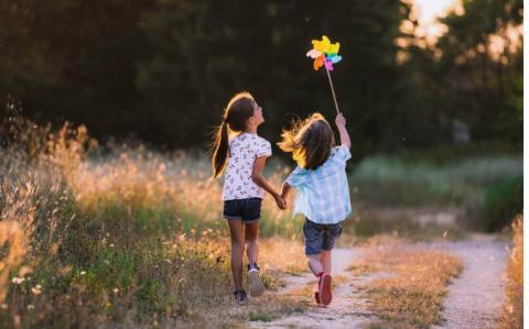Infirmiers, pharmaciens et sages-femmes pourront à présent vacciner les enfants dès deux ans 