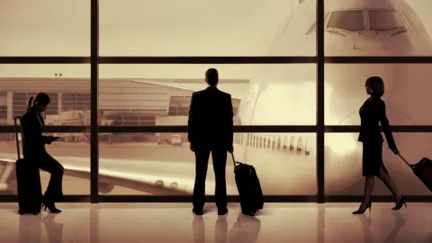 Les voyages forment la jeunesse… et les médecins