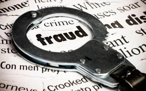 Pour échapper au vaccin une directrice d'Ehpad utilise un faux pass