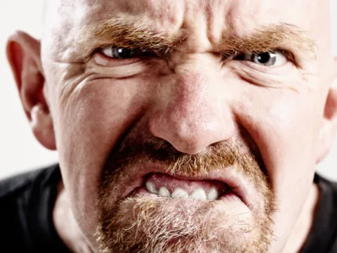 Comment un gynécologue accusé de viols continue d’exercer pépère