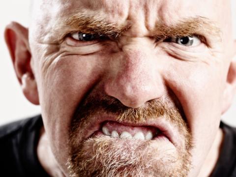Comment un gynécologue accusé de viols continue d’exercer pépère