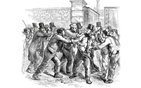 On bloque l’accès au CHU pour les médecins, on les chahute, on les frappe, la Martinique en colère contre l’obligation vaccinale