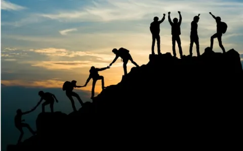 Collectifs Inter-Urgences et « Nos Vies d’Abord » : leurs pétitions cartonnent !