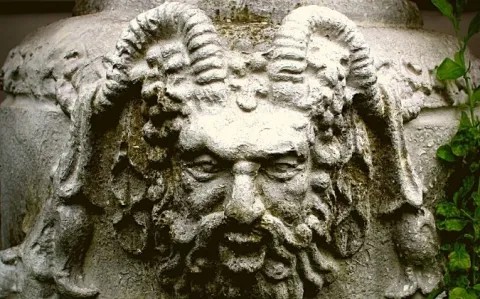 244 millions de dollars payés aux centaines victimes d’un gynécologue agresseur sexuel de l’Université de Californie