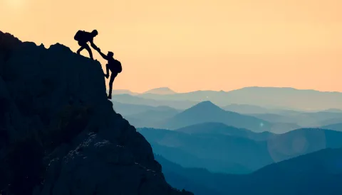 Véran demande aux cliniques et aux libéraux de « prendre leur part » pour soulager l'hôpital