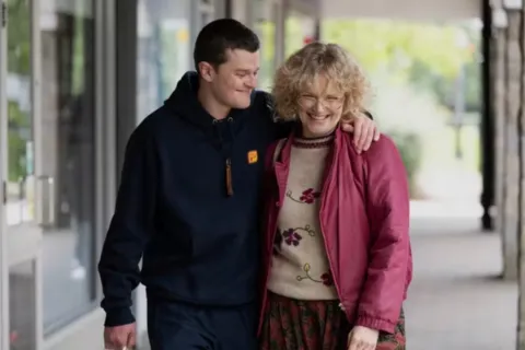 Gai-juron - Critique de « Plus fort que moi (I swear) » de Kirk Jones