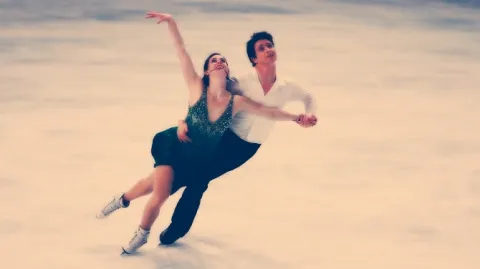 Pôles de santé : infirmiers et médecins main dans la main