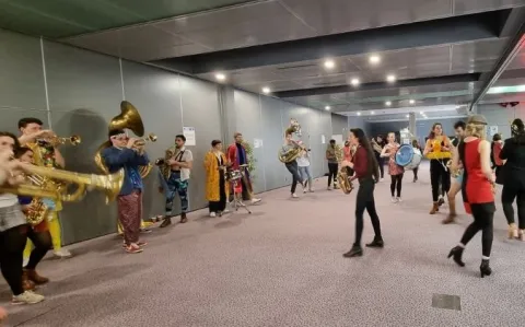 Les internes sont au congrés Isnar-IMG à Tours, nous aussi ! Et ça parle violences sexuelles, transidentités, et liberté d’installation…