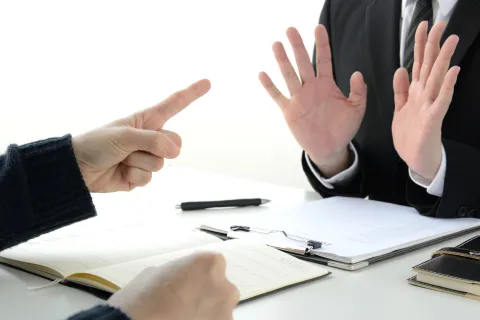 Vaccins : Clause ou pas clause de non-responsabilité des labos ? 