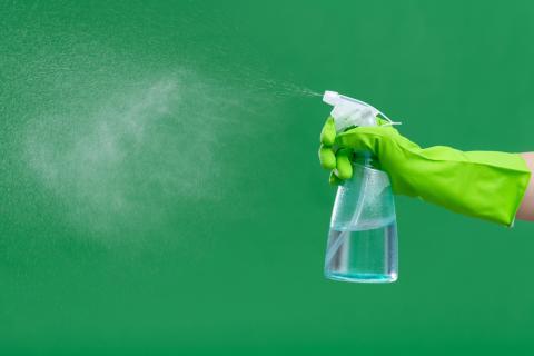 Santé et environnement : le gouvernement s’attaque aux produits ménagers