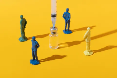 Belgique : des milliers de manifestants contre la vaccination obligatoire pour les soignants