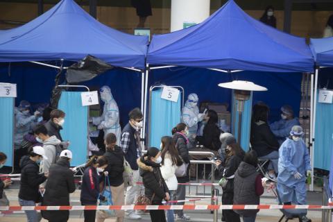 Covid : Camp d’isolement, enfant séparé des parents, Hong Kong panique à l’approche du dépistage massif des 7 millions d’habitants