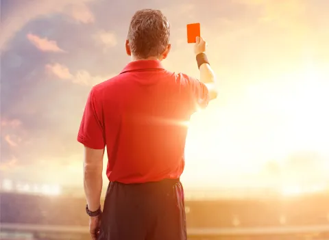 Eve Engerer : La médecin anti-masque a été radiée de l’Ordre ! 