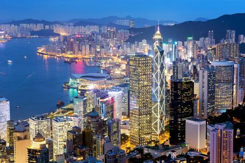 Des patients amassés dans des tentes ou dans des lits en plein air, reportage dans un hôpital hongkongais ravagé par Omicron