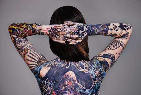 Tatouage : l'UE interdit des encres dangereuses pour la santé