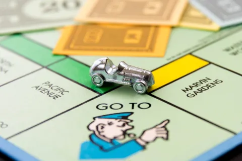 Faux certificat de vaccination : Pour la contractuelle de la CPAM, direction la case prison ! 