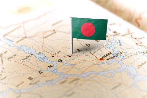 Bangladesh : à l’annonce du confinement strict, des milliers de travailleurs quittent la capitale