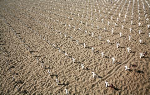 Covid-19 : 115 000 soignants décédés pendant la pandémie, et un flot de deuils 