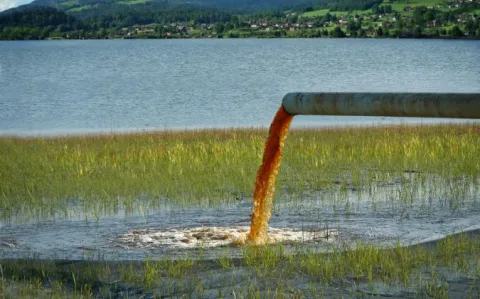 Suite à Envoyé spécial, après un maire, une ONG attaque en justice les entreprises lyonnaises polluantes en perfluorés