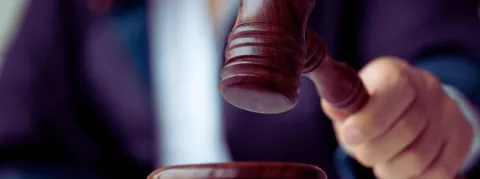 La Cour suprême sauve de justesse l’accès à la pilule abortive aux Etats-Unis, ouf !