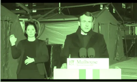 Macron promet des investissements hospitaliers, les soignants demandent des masques et du SHA