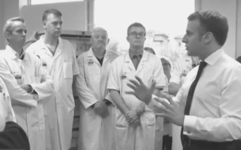 Macron consacre son premier déplacement, de président réélu, au chevet des soins d’urgence à l’hôpital de Cherbourg