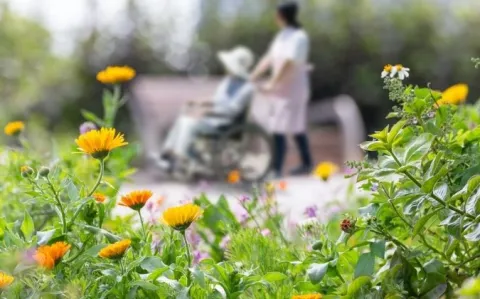 Ehpad: l'UFC-Que Choisir recommande « la création de nouvelles places en Ehpad dans les structures publiques »