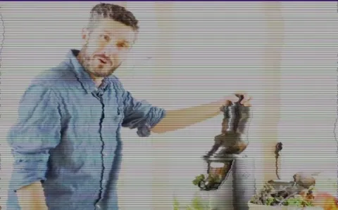 Le youtubeur Thierry Casasnovas, chantre du jeûne et crudivoriste face à la justice