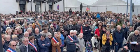 Toute une ville se bat et manifeste pour le maintien de son service d’urgences, victime du plafonnement des tarifs de garde des intérimaires