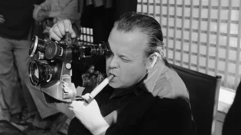 Migrants : ces médecins qui soignent avec une caméra