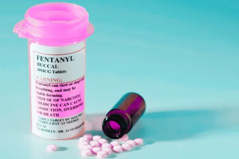 Il délivrait presque autant de fentanyl que de paracétamol : un généraliste girondin devant le tribunal