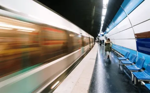 La qualité de l'air du métro à Paris est mauvaise d’après l’OMS. L’Anses recommande d’agir vite