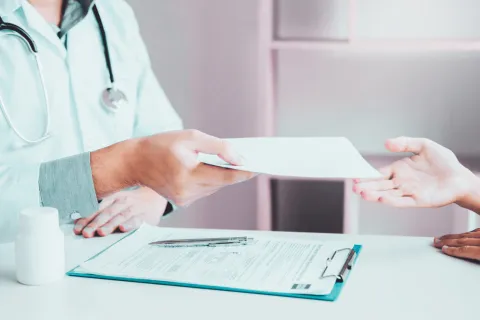 Lutte contre la fraude : le gouvernement veut préserver la liberté de prescription des médecins