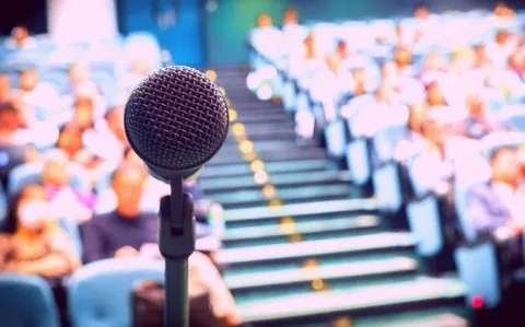 Présidentielle : Pécresse, Jadot, Roussel, Hidalgo, les candidats présentent leur programme santé à la Mutualité 