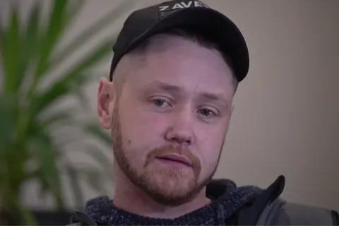 Il a dissuadé un terroriste de faire exploser une maternité en lui faisant… un câlin