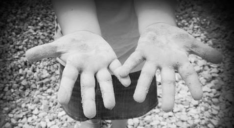 A l’hôpital, le personnel soignant a les mains sales