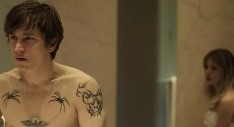 Décousu de fil noir