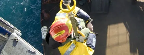 Médecin perdu dans l'océan