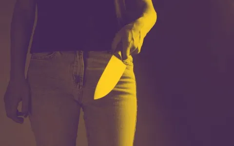 Poignardée dans le dos par une patiente, pendant sa pause, la médecin de l'hôpital de Pontoise s’est écroulée