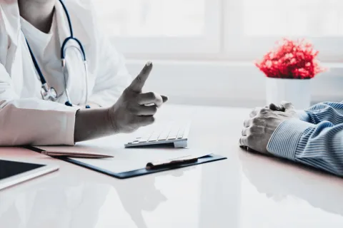 Discrimination : deux ophtalmos blâmés par le Conseil d'Etat pour avoir refusé de soigner un patient AME