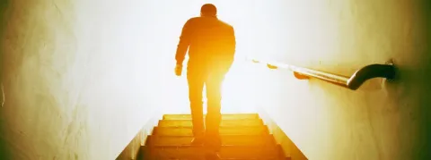 Après des paraplégiques, des chercheurs font remarcher un malade de Parkinson