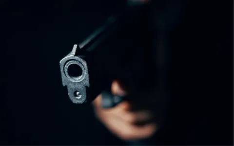 Un médecin dénoncé, il n'a pas interné l'auteur d'un féminicide